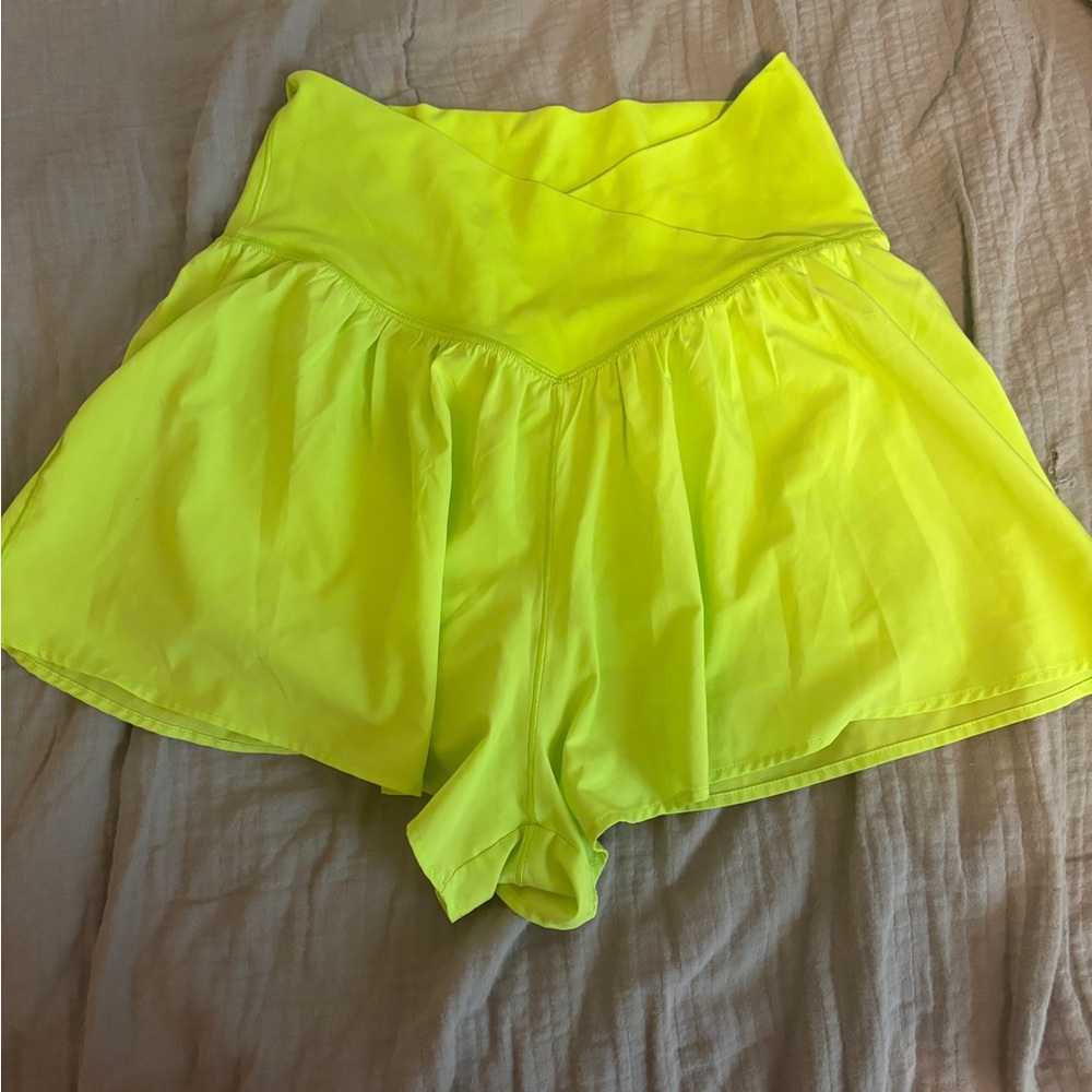 Green aerie flowy short